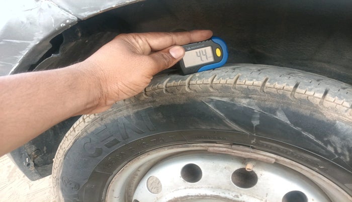 2013 Hyundai i10 ERA 1.1, CNG, Manual, 1,14,967 km, tyre