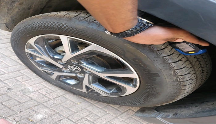 2024 Toyota URBAN CRUISER HYRYDER V AT NEO DRIVE, Petrol, Automatic, 5,779 km, tyre