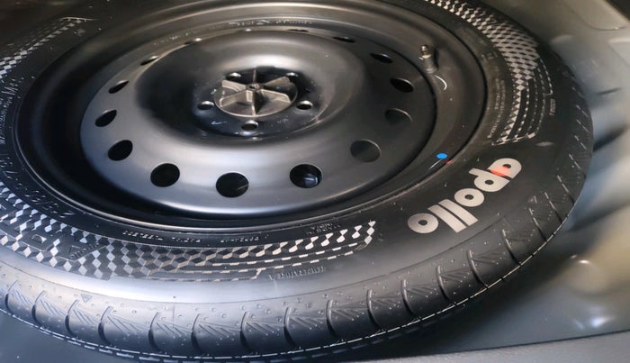 2024 Toyota URBAN CRUISER HYRYDER V AT NEO DRIVE, Petrol, Automatic, 5,779 km, tyre