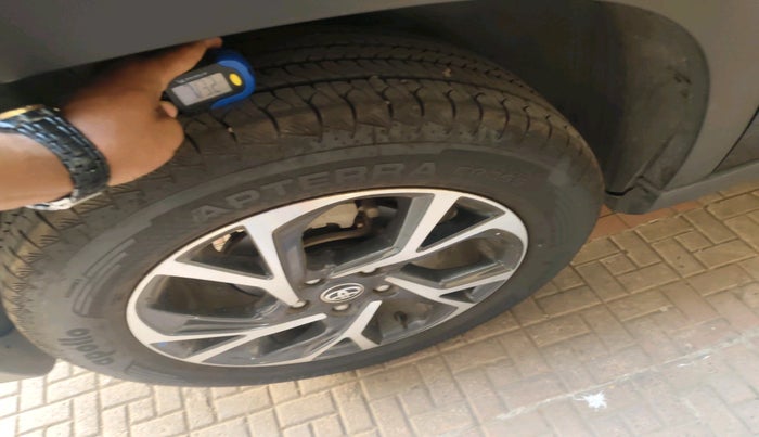 2024 Toyota URBAN CRUISER HYRYDER V AT NEO DRIVE, Petrol, Automatic, 5,779 km, tyre