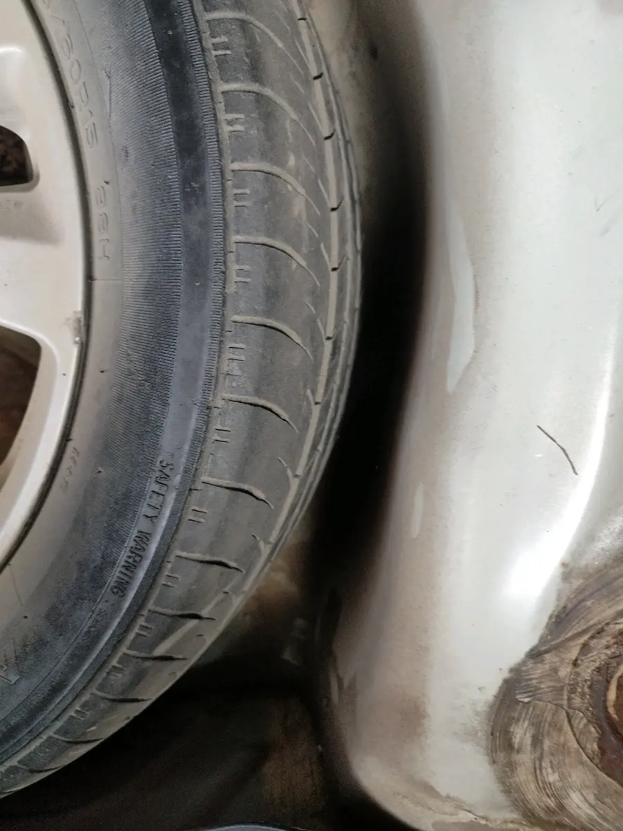 2012 Maruti Swift ZDI, Diesel, Manual, 2,34,075 km, tyre