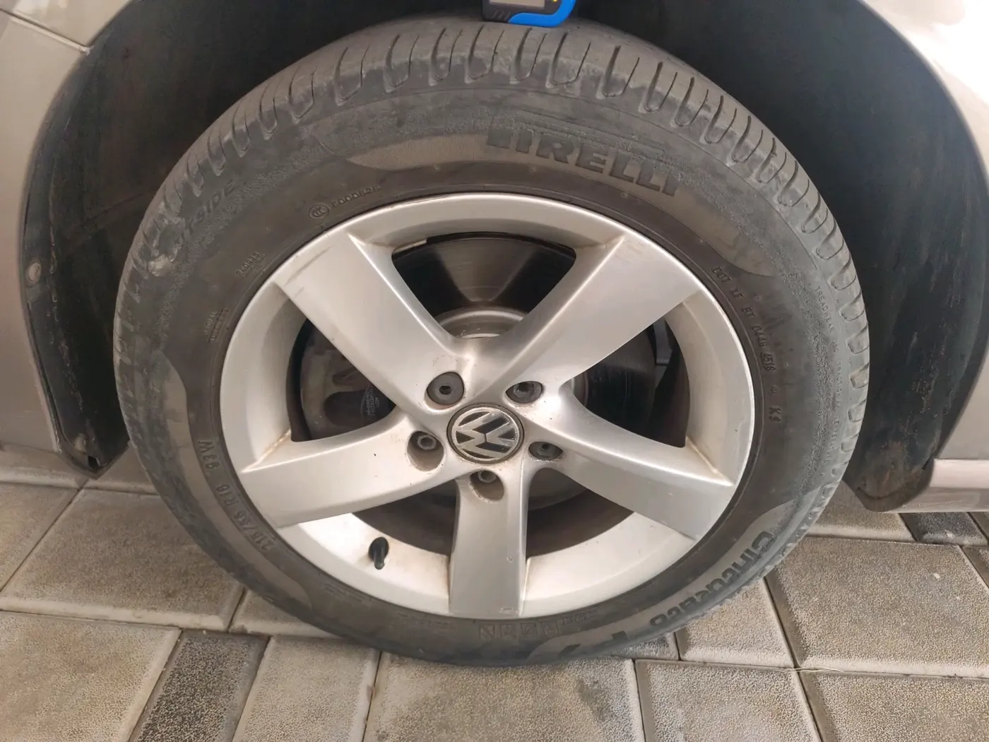 2011 Volkswagen Passat COMFORTLINE DSG, Diesel, Automatic, 1,93,313 km, tyre