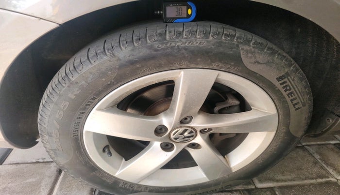 2011 Volkswagen Passat COMFORTLINE DSG, Diesel, Automatic, 1,93,313 km, tyre