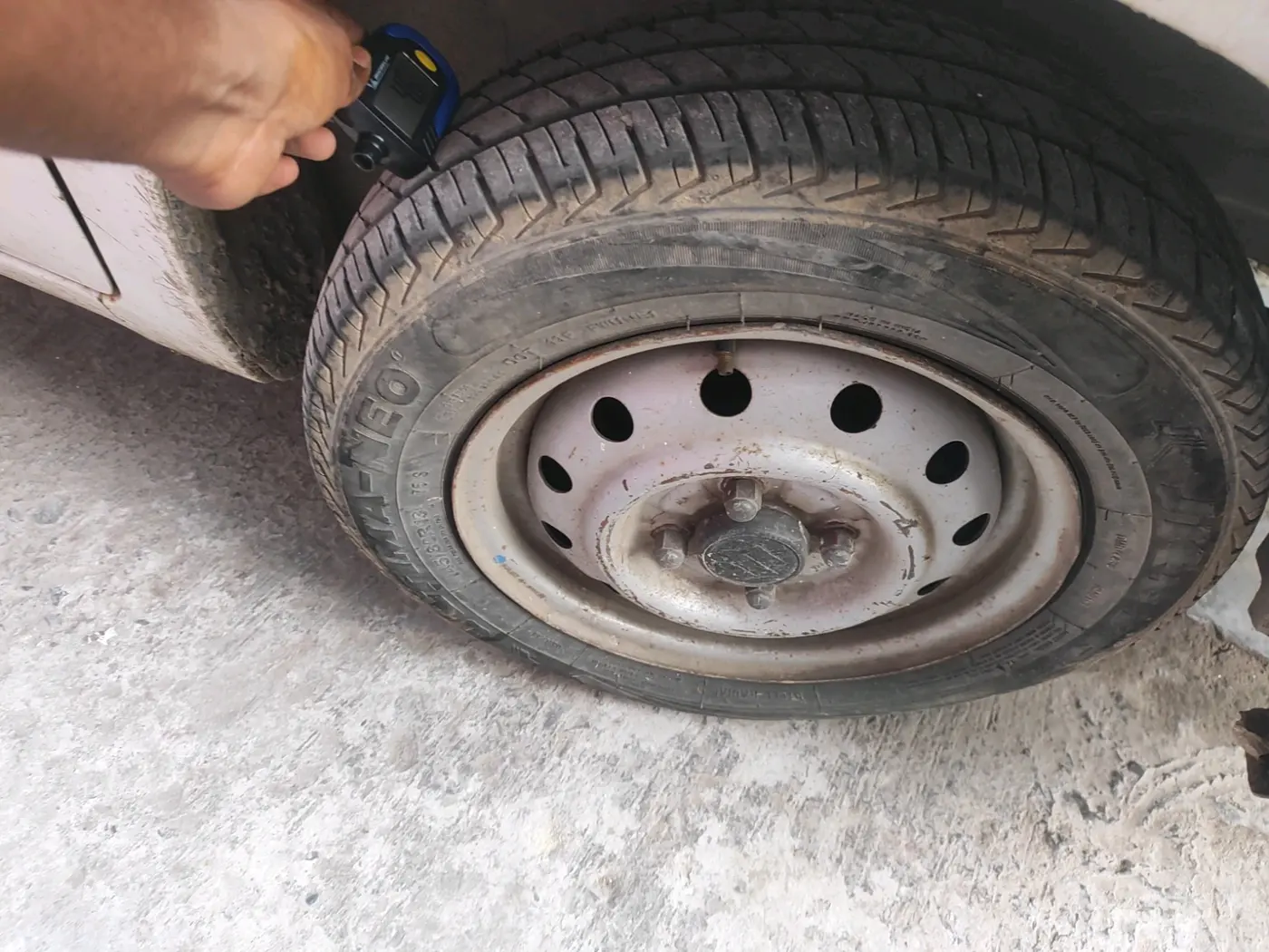 2017 Maruti Wagon R 1.0 LXI, CNG, Manual, 72,967 km, tyre