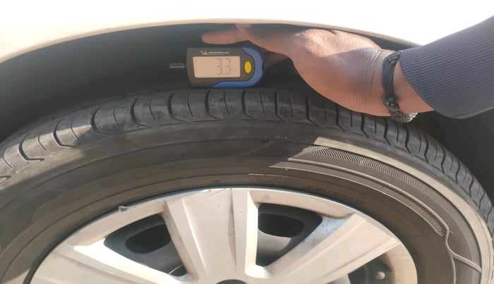 2011 Volkswagen Polo TRENDLINE 1.2L PETROL, Petrol, Manual, 1,36,081 km, tyre