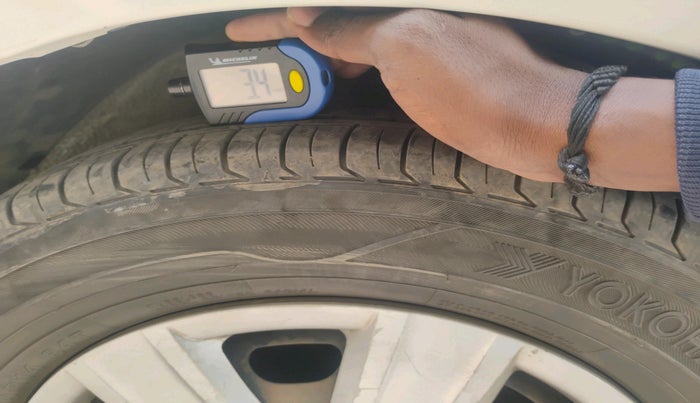 2011 Volkswagen Polo TRENDLINE 1.2L PETROL, Petrol, Manual, 1,36,081 km, tyre