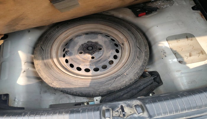 2016 Hyundai Grand i10 SPORTZ 1.1 CRDI, Diesel, Manual, 1,32,728 km, tyre