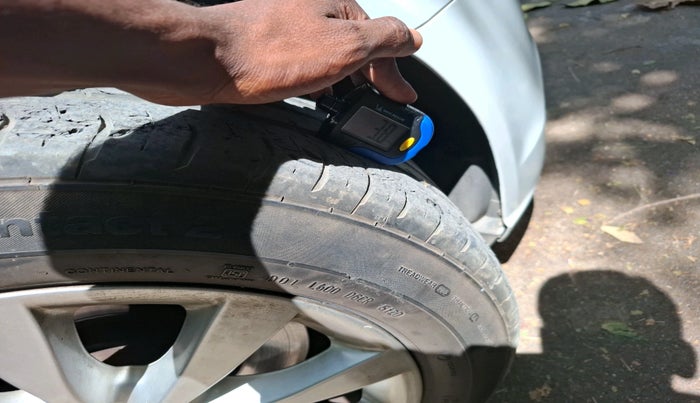 2011 Audi A6 2.0 TDI, Diesel, Automatic, 1,37,997 km, tyre