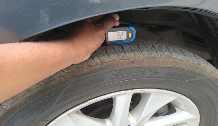 2018 Toyota Innova Crysta 2.8 GX AT 7 STR, Diesel, Automatic, 2,07,120 km, tyre