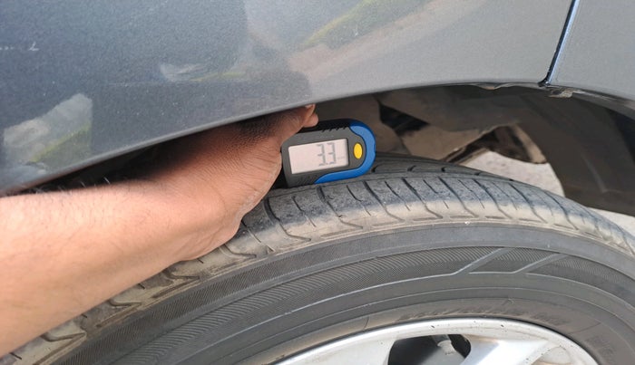 2018 Toyota Innova Crysta 2.8 GX AT 7 STR, Diesel, Automatic, 2,07,120 km, tyre