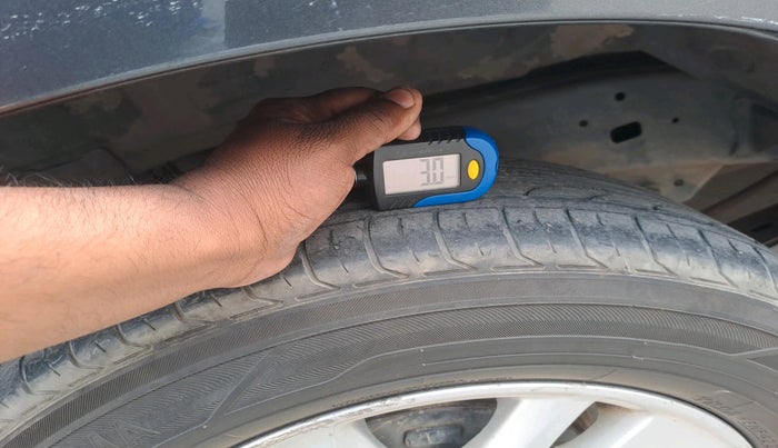 2018 Toyota Innova Crysta 2.8 GX AT 7 STR, Diesel, Automatic, 2,07,120 km, tyre