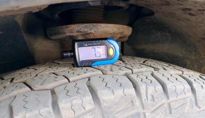 2017 Mahindra XUV500 W10, Diesel, Manual, 1,28,986 km, tyre