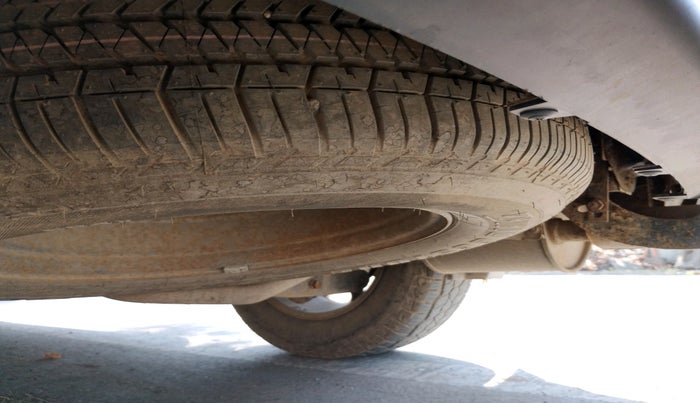 2017 Mahindra XUV500 W10, Diesel, Manual, 1,28,986 km, tyre