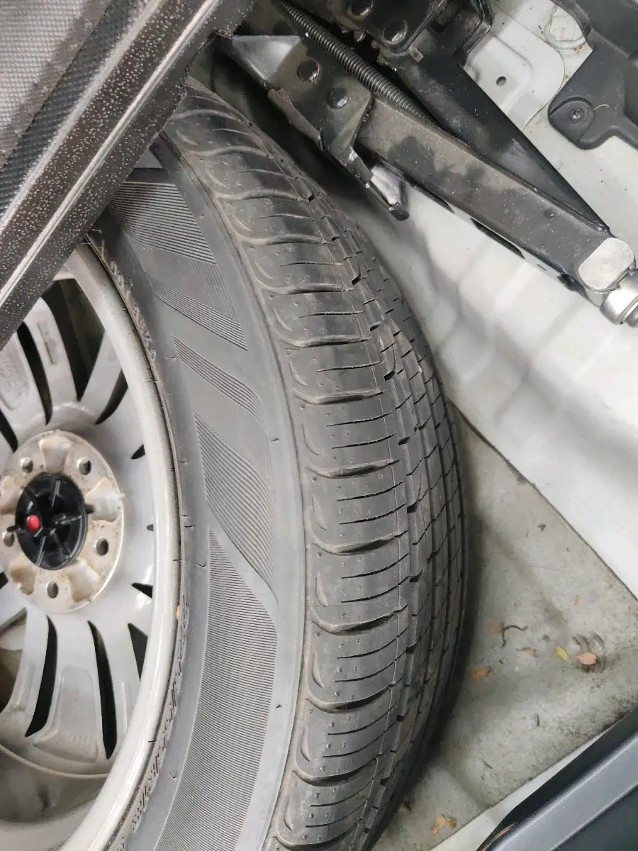 2018 Hyundai Tucson 2WD AT GL DIESEL
, Diesel, Automatic, 1,21,290 km, tyre