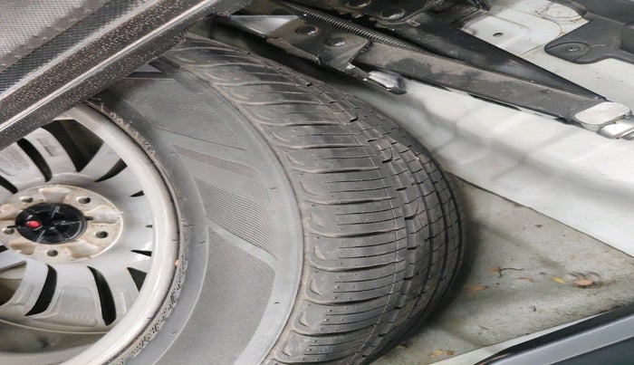 2018 Hyundai Tucson 2WD AT GL DIESEL
, Diesel, Automatic, 1,21,290 km, tyre