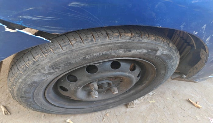 2013 Hyundai Eon MAGNA + LPG, Petrol, Manual, 1,48,439 km, tyre