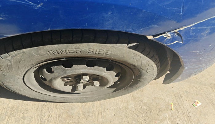 2013 Hyundai Eon MAGNA + LPG, Petrol, Manual, 1,48,439 km, tyre