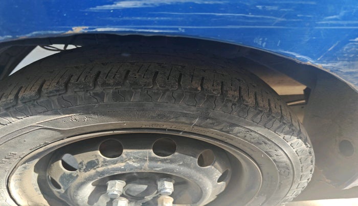 2013 Hyundai Eon MAGNA + LPG, Petrol, Manual, 1,48,439 km, tyre