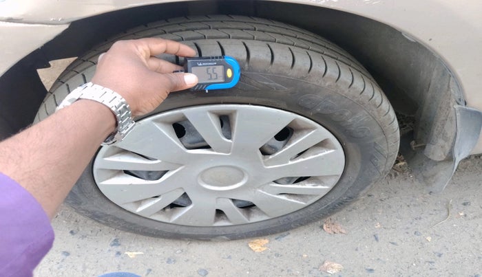 2011 Toyota Etios G, Petrol, Manual, 1,37,725 km, tyre