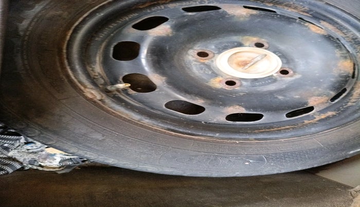 2011 Ford Figo EXI 1.2 PETROL, Petrol, Manual, 1,12,529 km, tyre