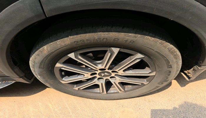 2023 Mahindra XUV700 AX 7 LUXURY D AT 7 STR, Diesel, Automatic, 42,072 km, tyre