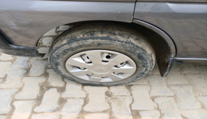 2023 Maruti Eeco 5 STR AC CNG, CNG, Manual, 42,223 km, tyre