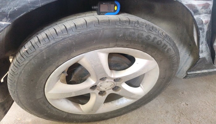 2012 Skoda Rapid ELEGANCE 1.6 MPI MT, Petrol, Manual, 81,068 km, tyre