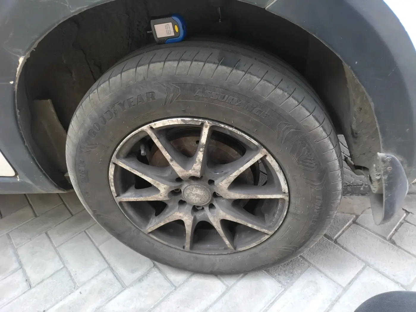 2014 Fiat Linea ACTIVE 1.4 L TJET, Petrol, Manual, 1,17,094 km, tyre