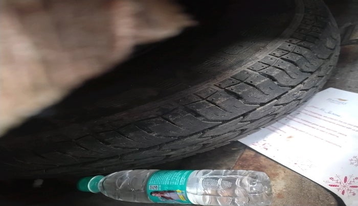 2014 Fiat Linea ACTIVE 1.4 L TJET, Petrol, Manual, 1,17,094 km, tyre