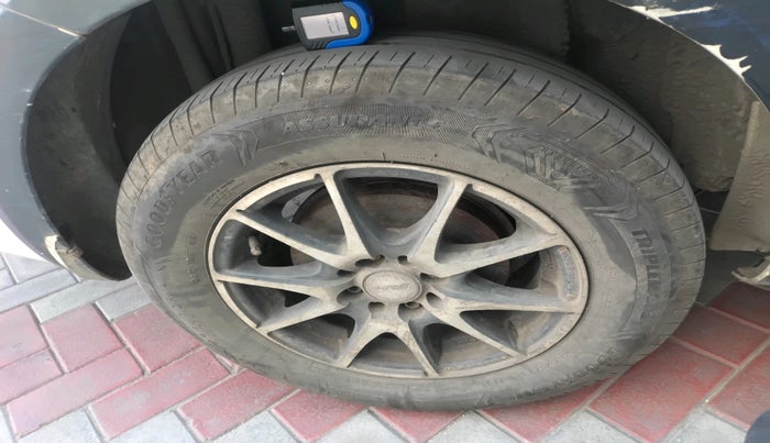 2014 Fiat Linea ACTIVE 1.4 L TJET, Petrol, Manual, 1,17,094 km, tyre