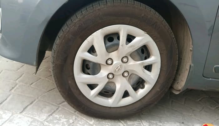 2017 Hyundai Grand i10 SPORTZ (O) 1.2 KAPPA VTVT, Petrol, Manual, 40,994 km, tyre