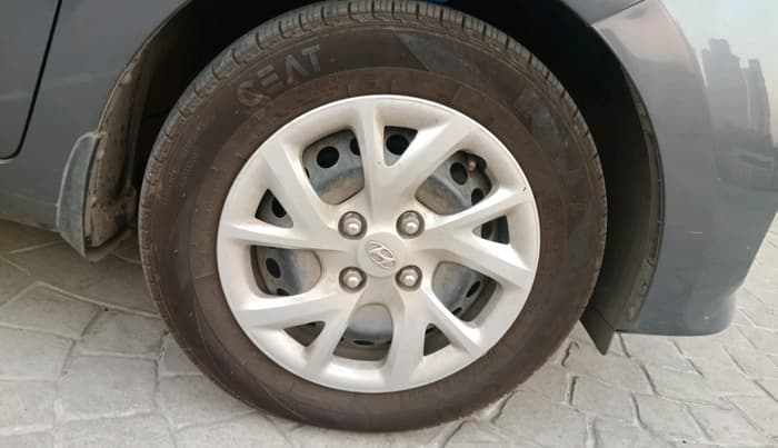2017 Hyundai Grand i10 SPORTZ (O) 1.2 KAPPA VTVT, Petrol, Manual, 40,994 km, tyre