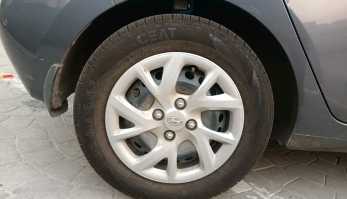 2017 Hyundai Grand i10 SPORTZ (O) 1.2 KAPPA VTVT, Petrol, Manual, 40,994 km, tyre