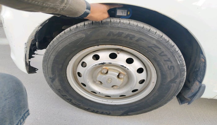 2011 Hyundai i10 ERA 1.1, Petrol, Manual, 1,37,834 km, tyre