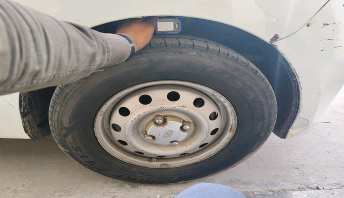 2011 Hyundai i10 ERA 1.1, Petrol, Manual, 1,37,834 km, tyre