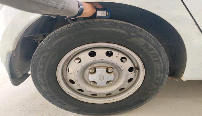 2011 Hyundai i10 ERA 1.1, Petrol, Manual, 1,37,834 km, tyre