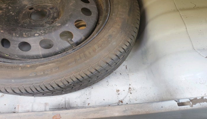 2015 Hyundai Verna FLUIDIC 1.6 VTVT SX, Petrol, Manual, 80,892 km, tyre