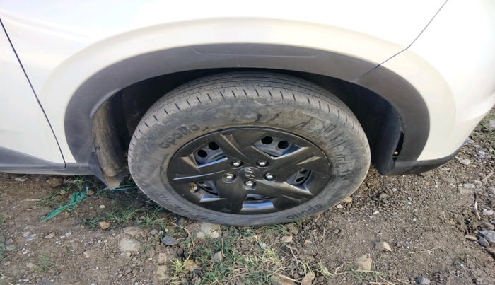 2023 Hyundai VENUE S(O) 1.2, Petrol, Manual, 21,350 km, tyre