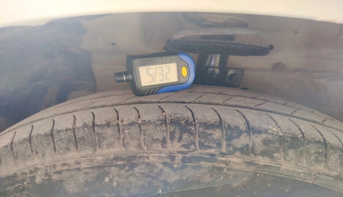 2013 Maruti Swift VXI, Petrol, Manual, 1,10,634 km, tyre