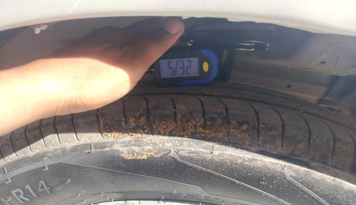 2013 Maruti Swift VXI, Petrol, Manual, 1,10,634 km, tyre