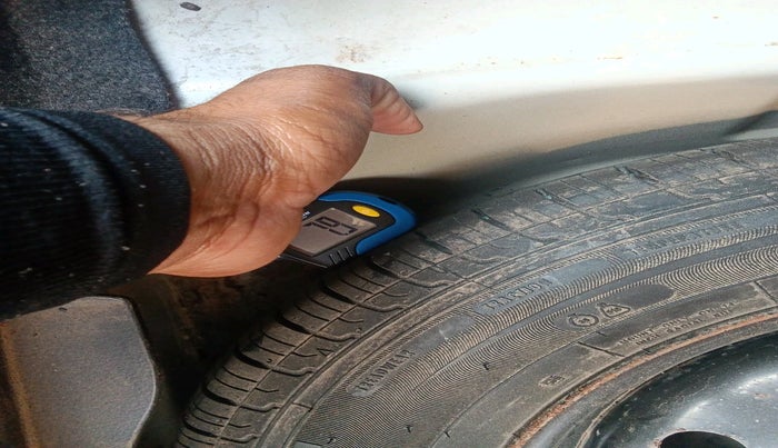 2017 Maruti Swift Dzire VXI, Petrol, Manual, 43,614 km, tyre