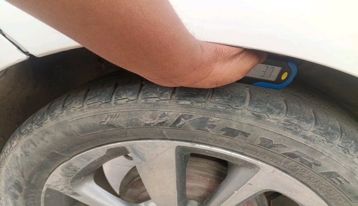 2016 Hyundai Elite i20 SPORTZ 1.4 CRDI, Diesel, Manual, 1,79,547 km, tyre