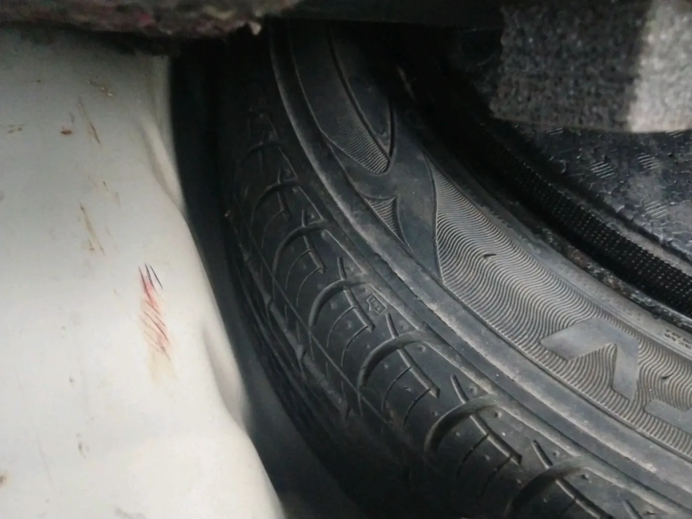 2014 Maruti Ciaz ZXI, CNG, Manual, 72,170 km, tyre