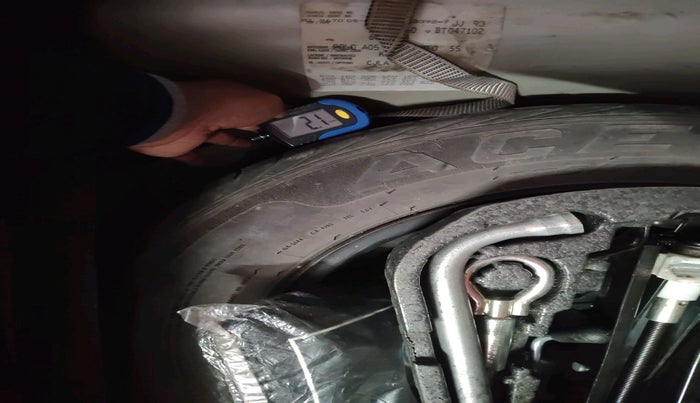 2011 Volkswagen Polo COMFORTLINE 1.2L PETROL, Petrol, Manual, 53,961 km, tyre