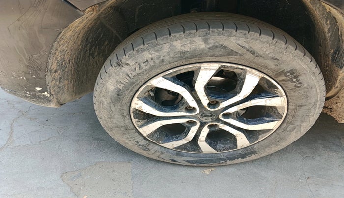 2015 Nissan Terrano XL D PLUS, Diesel, Manual, 1,54,247 km, tyre