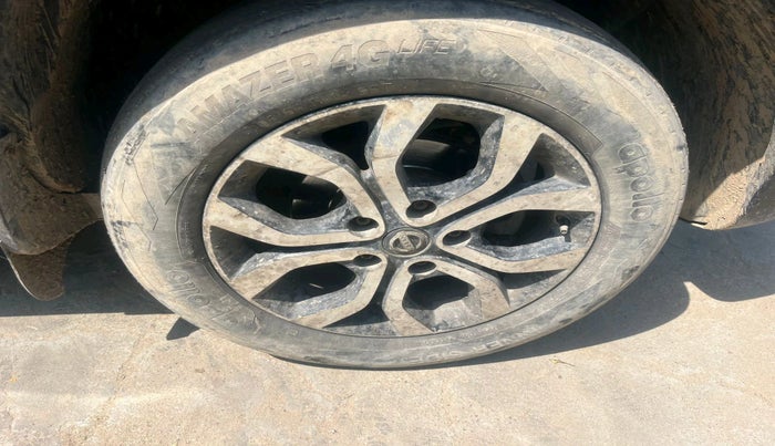 2015 Nissan Terrano XL D PLUS, Diesel, Manual, 1,54,247 km, tyre