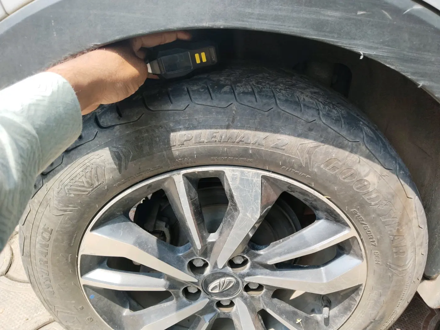 2019 Mahindra XUV300 W8 (O) 1.5 DIESEL, Diesel, Manual, 1,24,380 km, tyre
