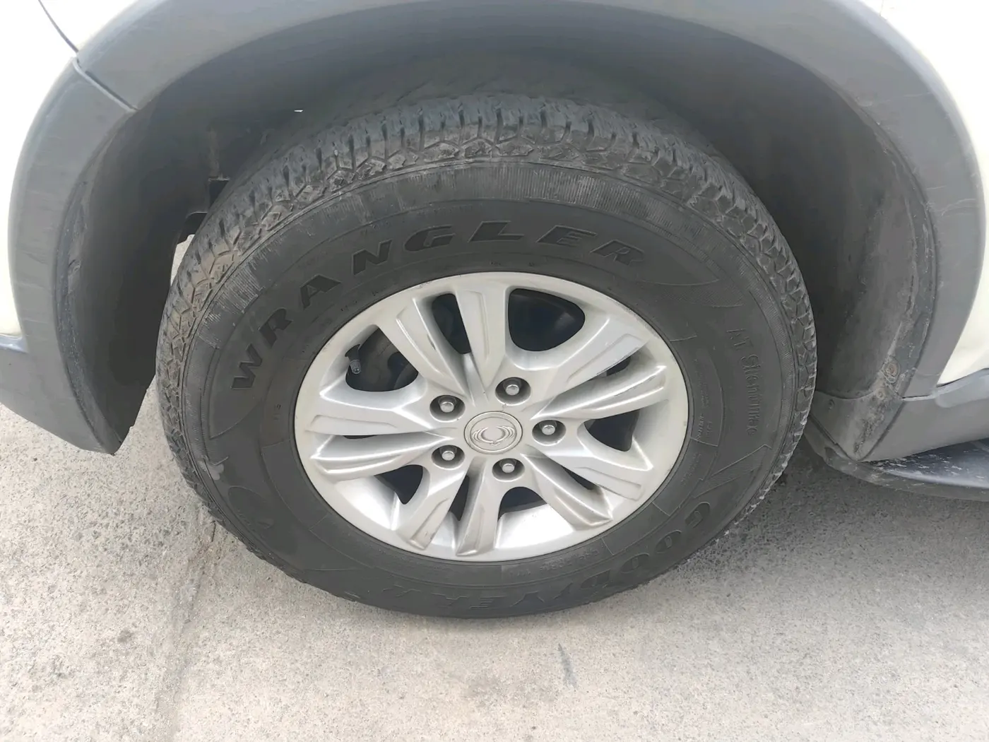 2015 Ssangyong Rexton RX7, Diesel, Automatic, 74,999 km, tyre