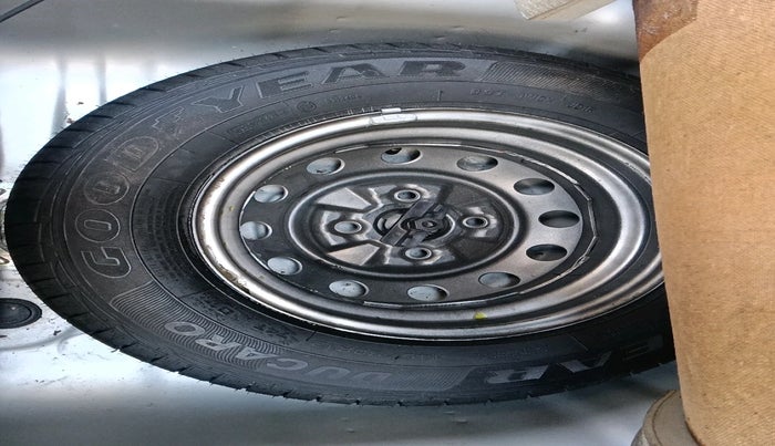 2012 Hyundai Eon D-LITE, Petrol, Manual, 10,075 km, tyre