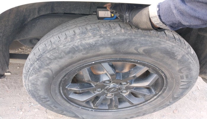 2015 Mahindra TUV300 T8, Diesel, Manual, 83,296 km, tyre